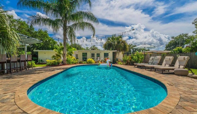 “Heated Poolside Oasis”-Central/Firepit