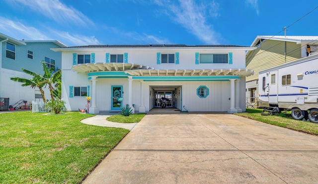 Hernando Beach Home on Dolphin Cove: Dock & Kayaks in Hernando Beach