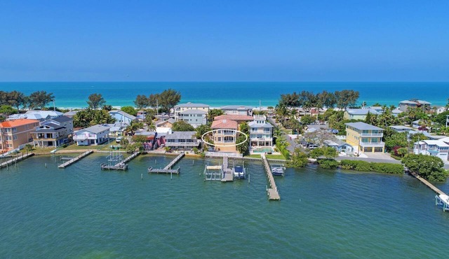 Hibiscus Condo on Bradenton Beach by RVA