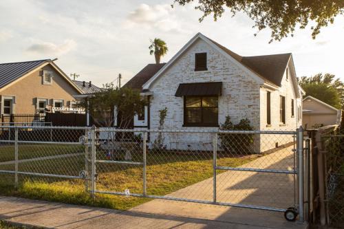 Hidden Gem Near Plaza Mall - Mi Casita McAllen