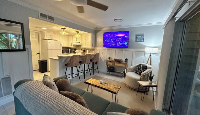 HIDDEN GEM-RIVERFRONT-1ST FLOOR-SCREEN PORCH, Boat Dock, Pool, Hot Tub & Kayak