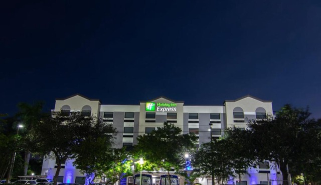 Holiday Inn Express and Suites Fort Lauderdale Airport West by IHG