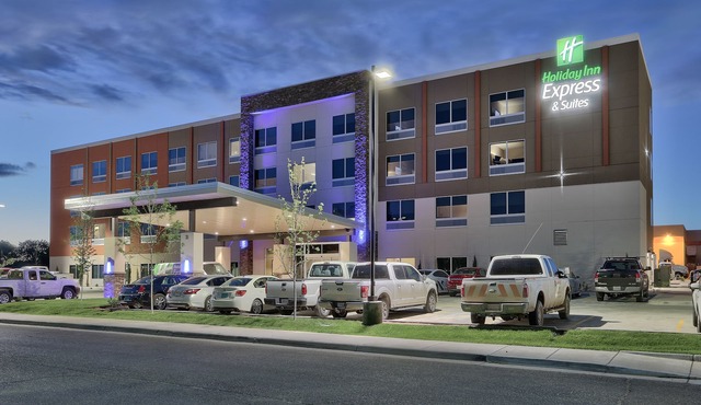 Holiday Inn Express & Suites Roswell by IHG