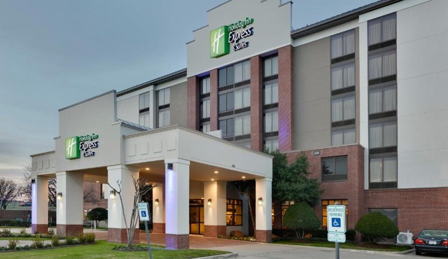 Holiday Inn Express & Suites Irving Conv Ctr - Las Colinas by IHG