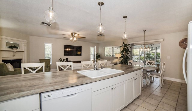 ⭐⭐⭐⭐⭐Home in Safe area~ Grill, Bikes, Beach gear, 2 Patios,