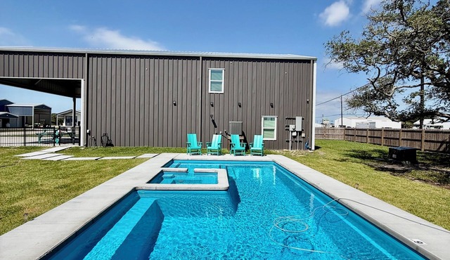 HONEY HOLE with Pool and Hot Tub Bring Pets Add Fees