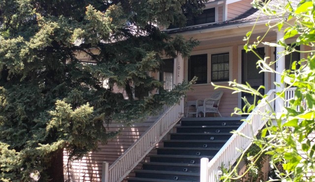 Honeysuckle Cottage - downtown Manitou Springs