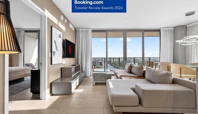 HYDE BEACH HOUSE THREE-BEDROOM, WATERFRONT, OCEAN AND INTERCOSTAL VIEW, ROOFTOP POOL, 5 MiN WALK TO BEACH, NO RESORT & PARKING FEES, CHECK DETAILS