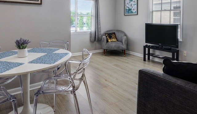 Hyde Park, King Bed w/Office by Bayshore, TGH, UT