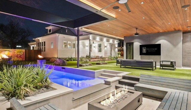 Iconic Downtown Estate: Pool & Moroccan Suite
