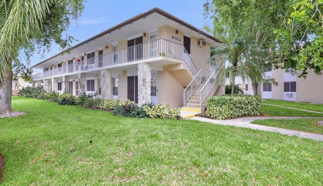 Idyllic Condo | Brief Walk to Beach & Restaurants