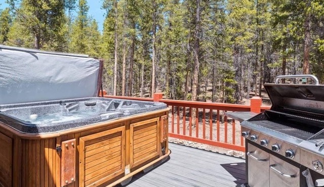 Imogene Home — 4BR + Hot Tub, Sleeps 10, 15 min to Ski Cooper, Ping Pong Garage