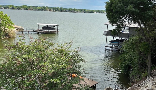 Incredible lakefront spacious house with best view in town . Sleeps 15.