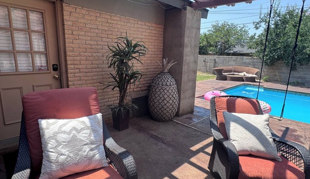 Inground pool & Hot tub-Quiet and private 4-bedroom Ranch Style house .