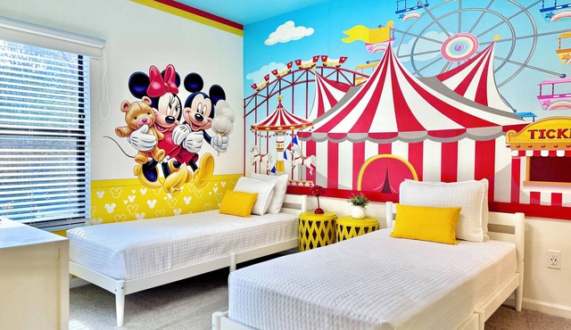 Int. Drive Prime Location, w/PVT Pool, BBQ, Themed rooms & Resort Access