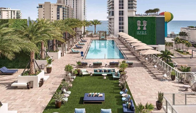 Intracoastal & City Views + Pool. Bar. Tennis.
