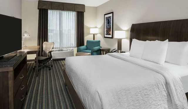 Inviting Room Near PopStroke - 2 miles | Prime San Antonio Location