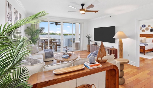 Isla Santorini | Islamorada Waterfront Condo, Ensuites, Pool, Hot Tub