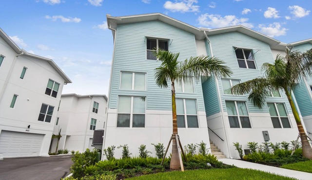 Island Charm meets Downtown Convenience
