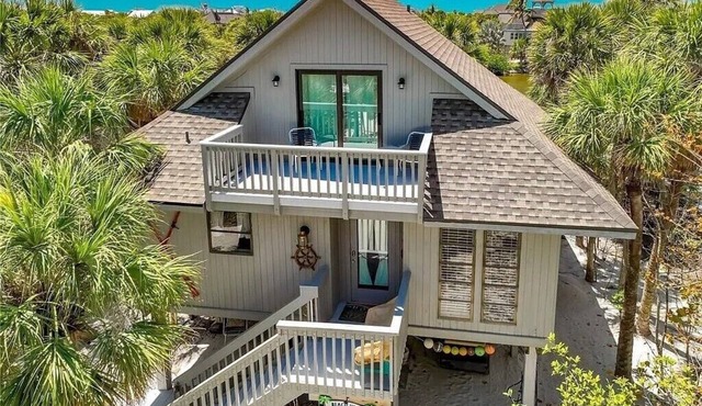 Island house with Lake View, Boat Slip, Golf Cart, Pickleball and Pool