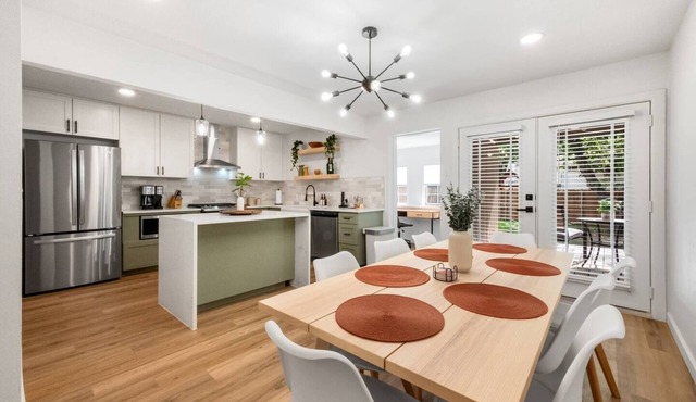 Ivy House/4BR Boho Retreat Near UTD