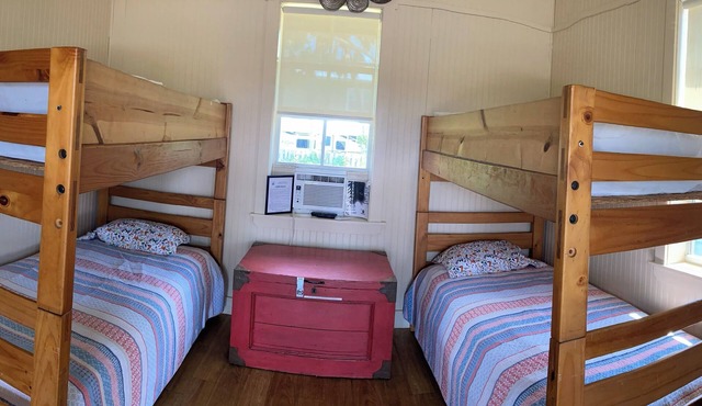 Jiggs Landing, Cabin 3 - Reservoir View Bunk House