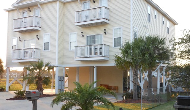 JUNE 13-20 DISCOUNT 5BR/5BA 1BLK FROM BEACH/MARSH/DOCK/PVT POOL/PET FRIENDLY