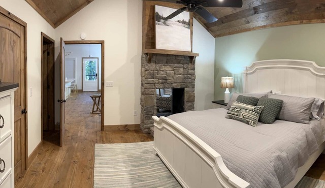 June Value +Hot Tub +Indoor & Outdoor FirePlace+Private