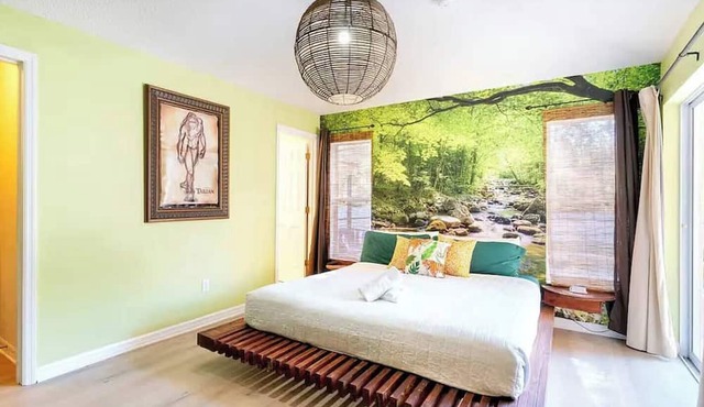 Jungle Theme Getaway w/pool & hot tub