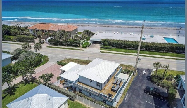 Juno Beach Access directly across street - 3bed/2.5bath house BEST LOCATION