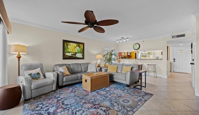 Jupiter Bay Breeze- Coastal 2BR Condo Near Beach