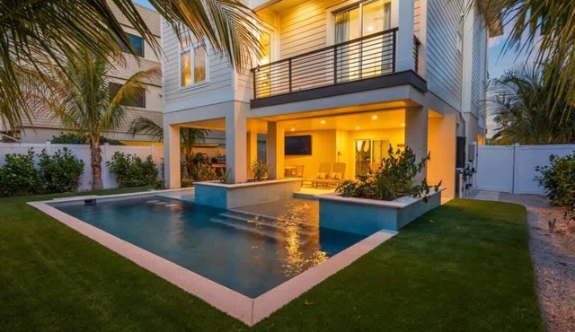 Just Pearly - 2 min walk to beach!