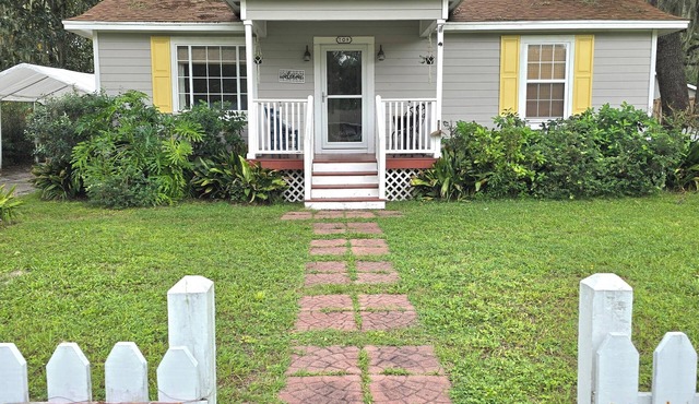 KaiCozyCottage/Saltwater Pool/Walk to Ferry/Pets ok/Fenced In Yard