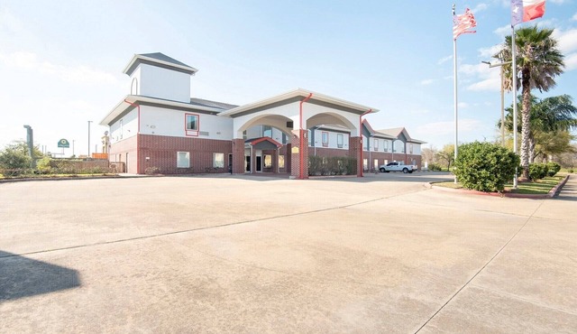 King Bed Accessible|Clute TX