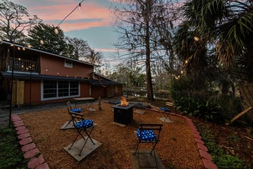 King Bed Creekfront Retreat in Jacksonville