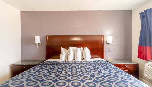 King Bed|Non-Smoking
