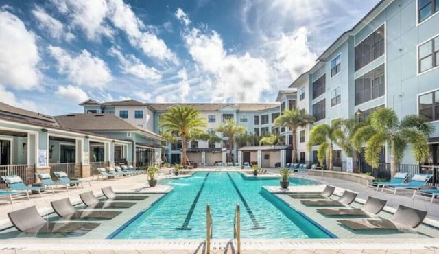 King Bed, Pet-Friendly, 15 Min to Parks, Amenities