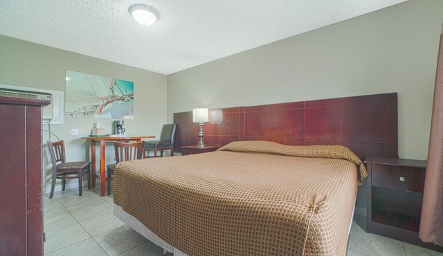 King Bed|Smoking|Houston