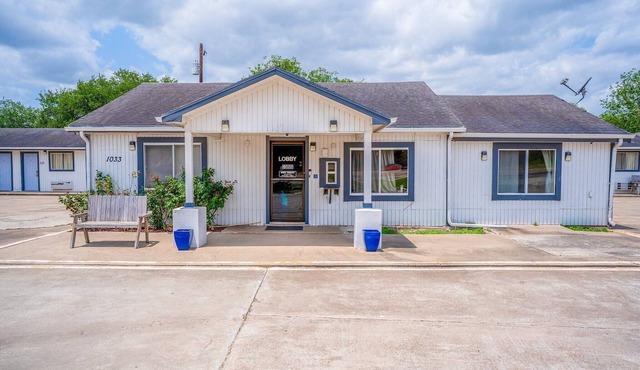 King Bed|Smoking|Falfurrias TX