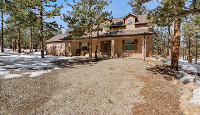 La Hacienda BV: Family-friendly cabin nestled on 2 acres in the woods