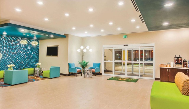La Quinta Inn & Suites by Wyndham Cotulla
