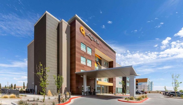 La Quinta Inn & Suites by Wyndham El Paso East Loop-375