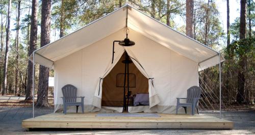 Lake Blackshear Glamping Retreat: Cozy Safari Tent in Cordele, Georgia