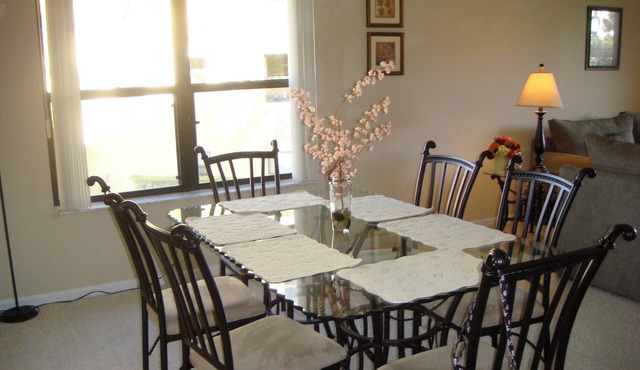 Lake Front 3-bedroom condo walk to Nextera and beach in Juno Beach