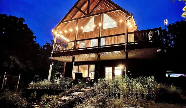 Lake Front Retreat - Pool Table, Golf Cart, Kayaks