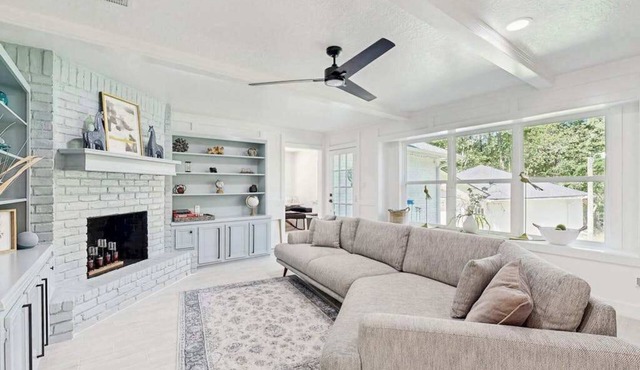Lake Grove Retreat | 3BR family-friendly house with fenced yard, patio