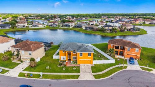 Lakefront 5BR Villa 10min to Disney Sleeps 10