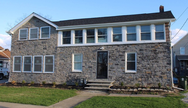 Lakefront Gem - Free Boat Launch: 2BR Paradise - Walk to Beach & Fish Lake Erie!
