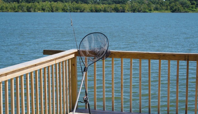 Lakefront - Private Fishing Dock - Ample Parking