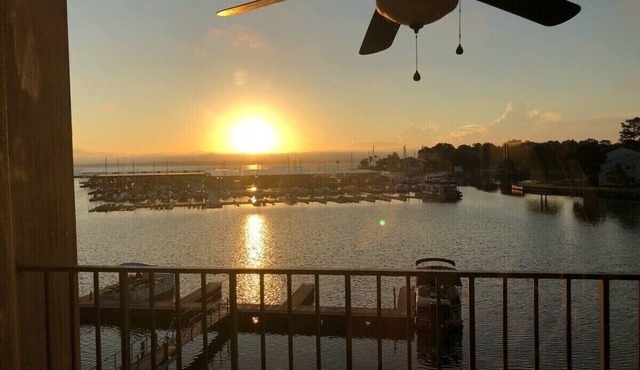Lakefront Retreat Private Boat Dock, Kayaks, Fitness, Pools, Tennis, Pickleball